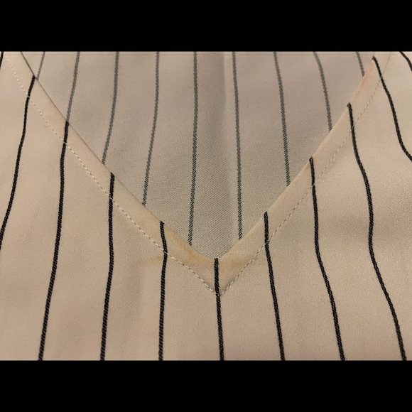 🦓Striped Babaton (Aritzia) sleeveless top - Picture 6 of 10